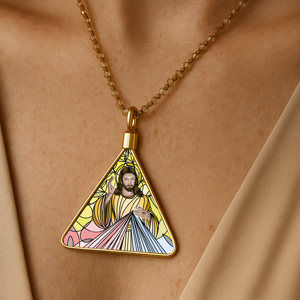 "Divine Mercy gold pendant | Medallón triangular Jesús Misericordia dorado católico"
